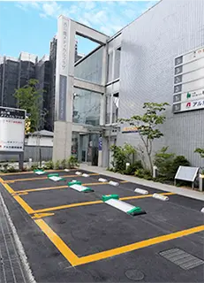 やすだ泌尿器科クリニックの駐車場画像